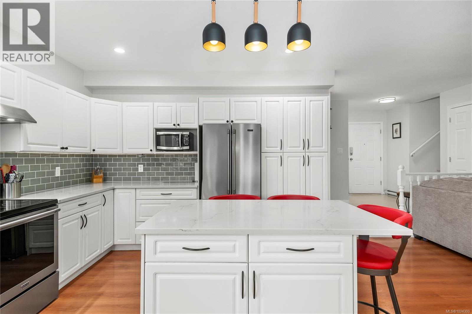 2010 College Dr, Campbell River, British Columbia  V9H 1T8 - Photo 8 - 1024300