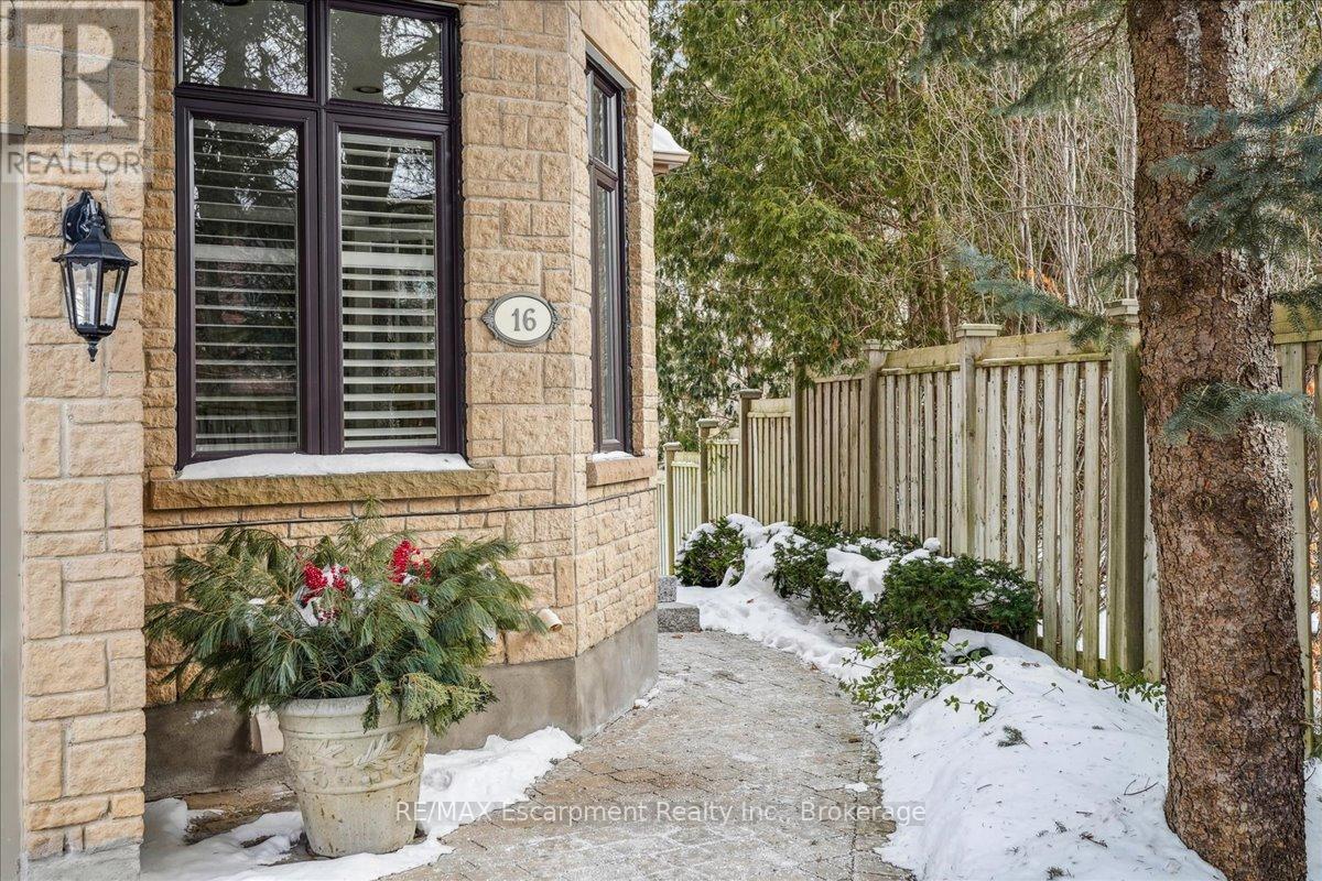 16 - 2303 Hill Ridge Court, Oakville, Ontario  L6M 3N3 - Photo 2 - W12777682