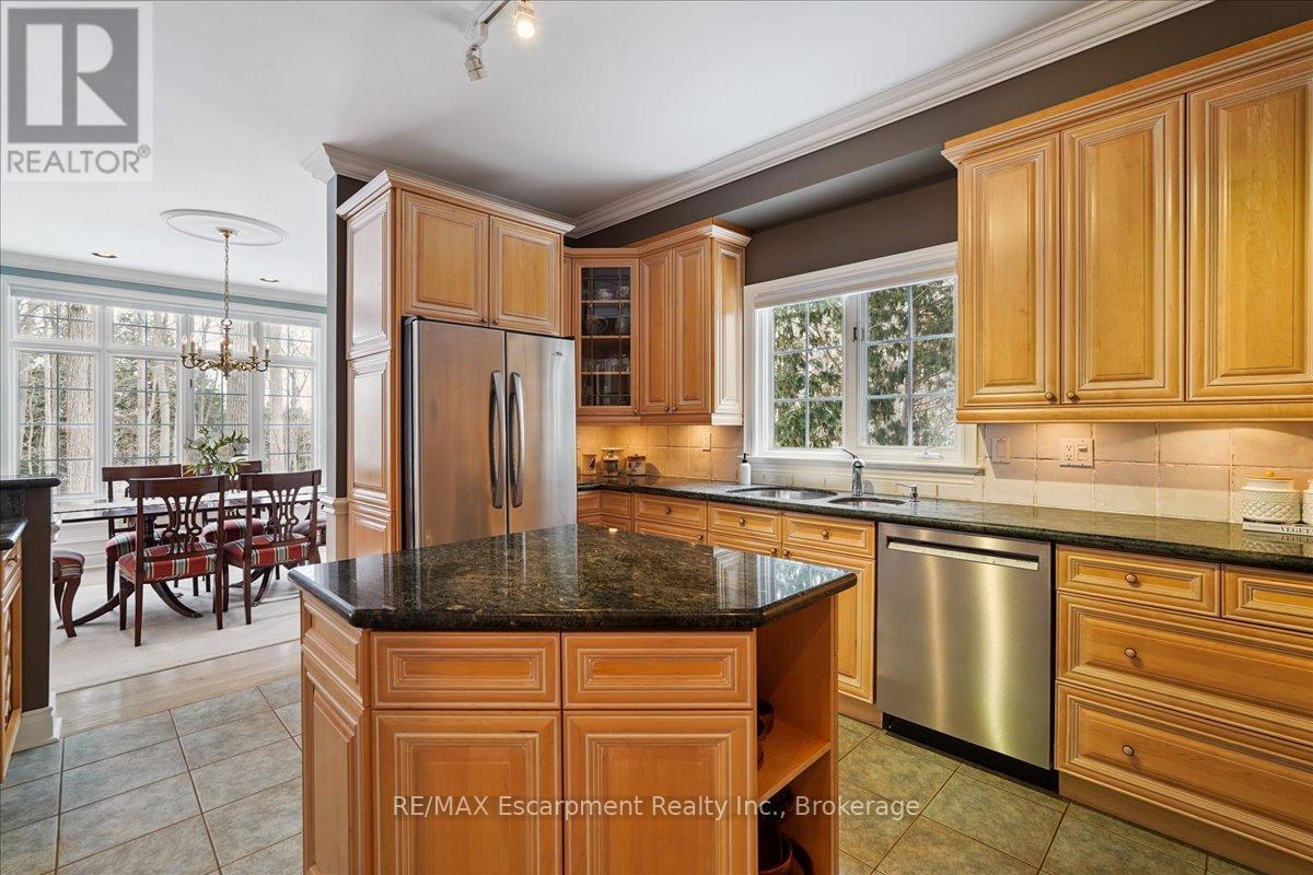 16 - 2303 Hill Ridge Court, Oakville, Ontario  L6M 3N3 - Photo 5 - W12777682