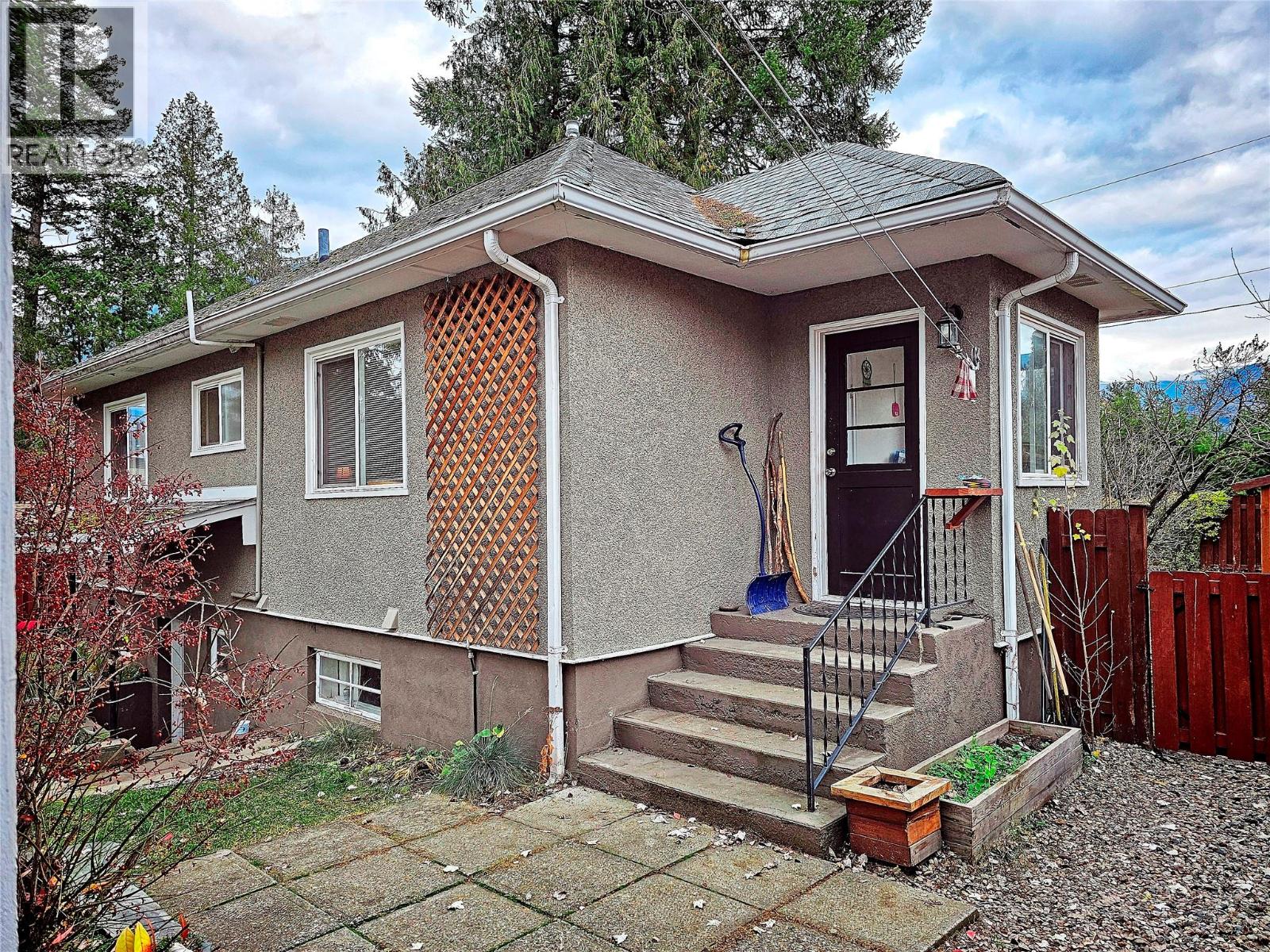 614 10th Avenue, Castlegar, British Columbia  V1N 1K9 - Photo 11 - 10375401