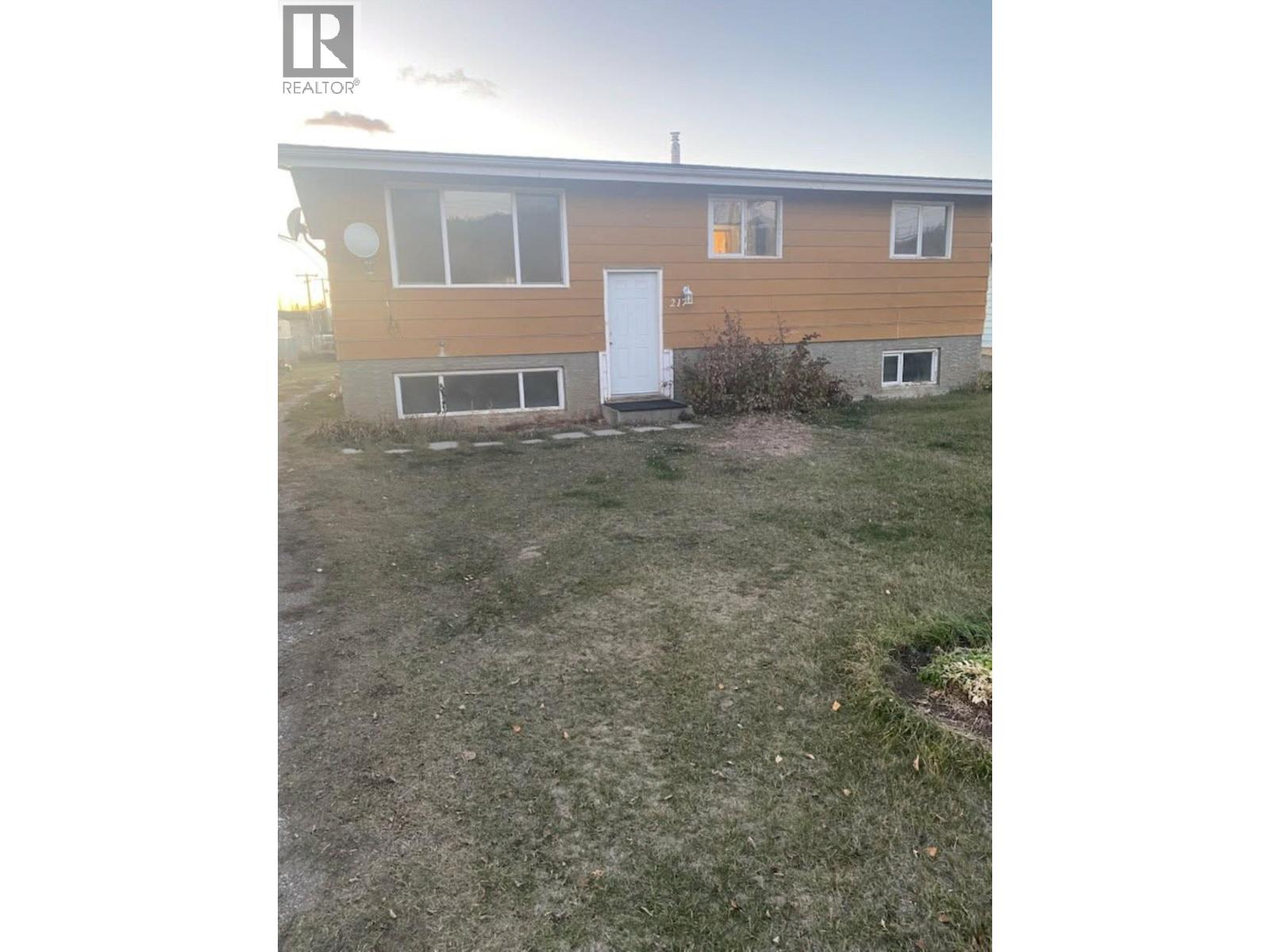 217 E 3rd Avenue, Fort St. James, British Columbia  V0J 1P0 - Photo 1 - R3087574