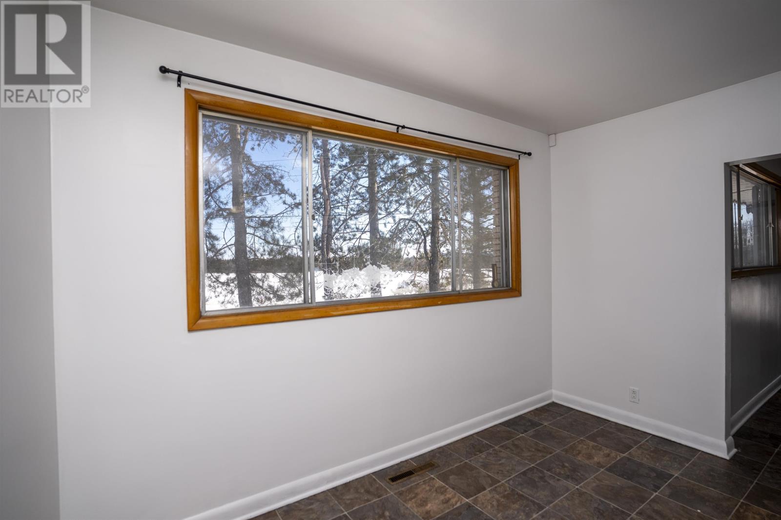 2995 Oliver Rd, Thunder Bay, Ontario  P7G 1S4 - Photo 12 - TB2600204