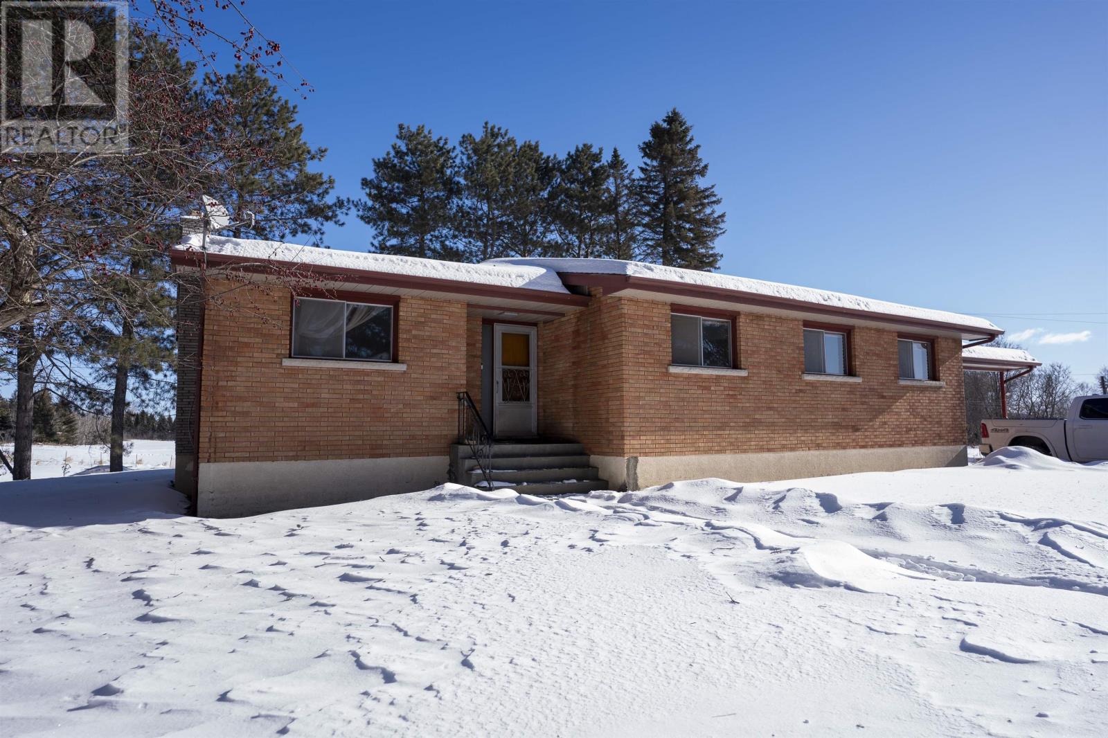 2995 Oliver Rd, Thunder Bay, Ontario  P7G 1S4 - Photo 1 - TB2600204