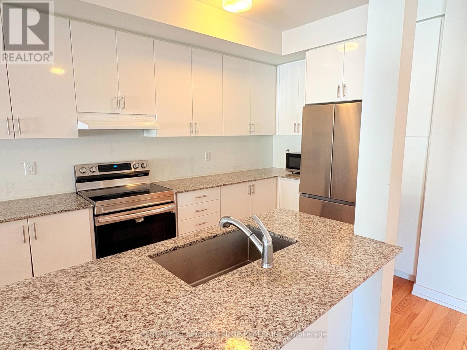 11 Liam Foudy Court, Toronto, Ontario  M1P 0G3 - Photo 7 - E12776374