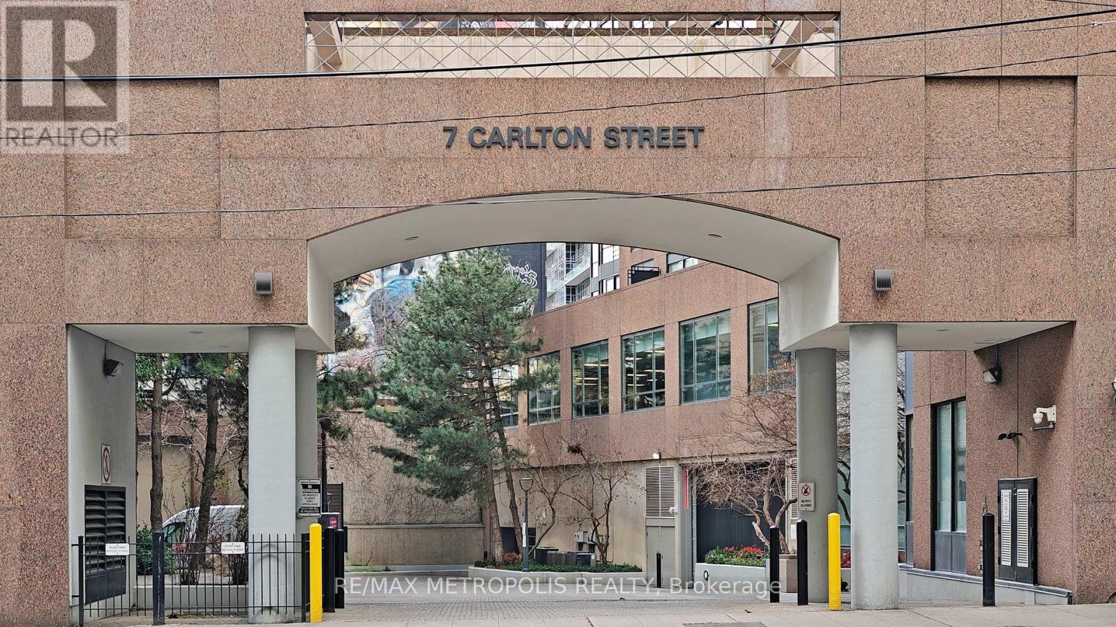 915 - 7 Carlton Street, Toronto, Ontario  M5B 2M3 - Photo 2 - C12777680