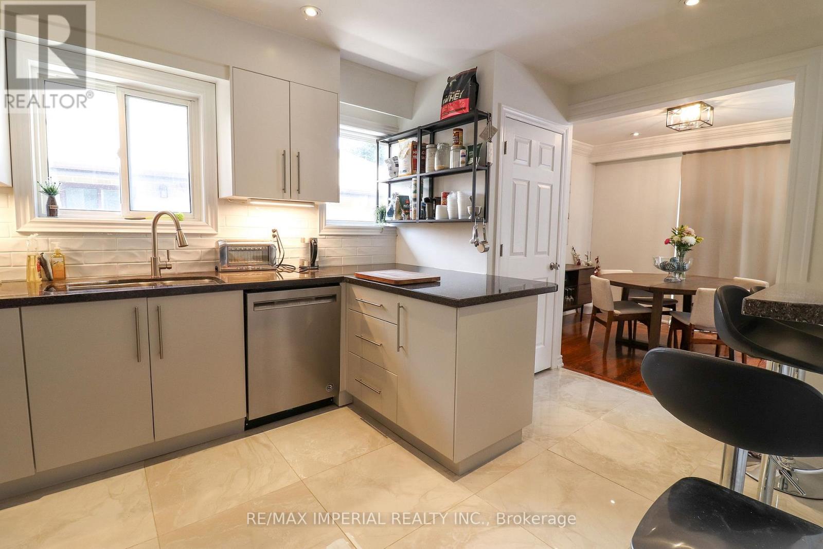 Main Fl - 329 Homewood Avenue, Toronto, Ontario  M2R 2N7 - Photo 14 - C12777698