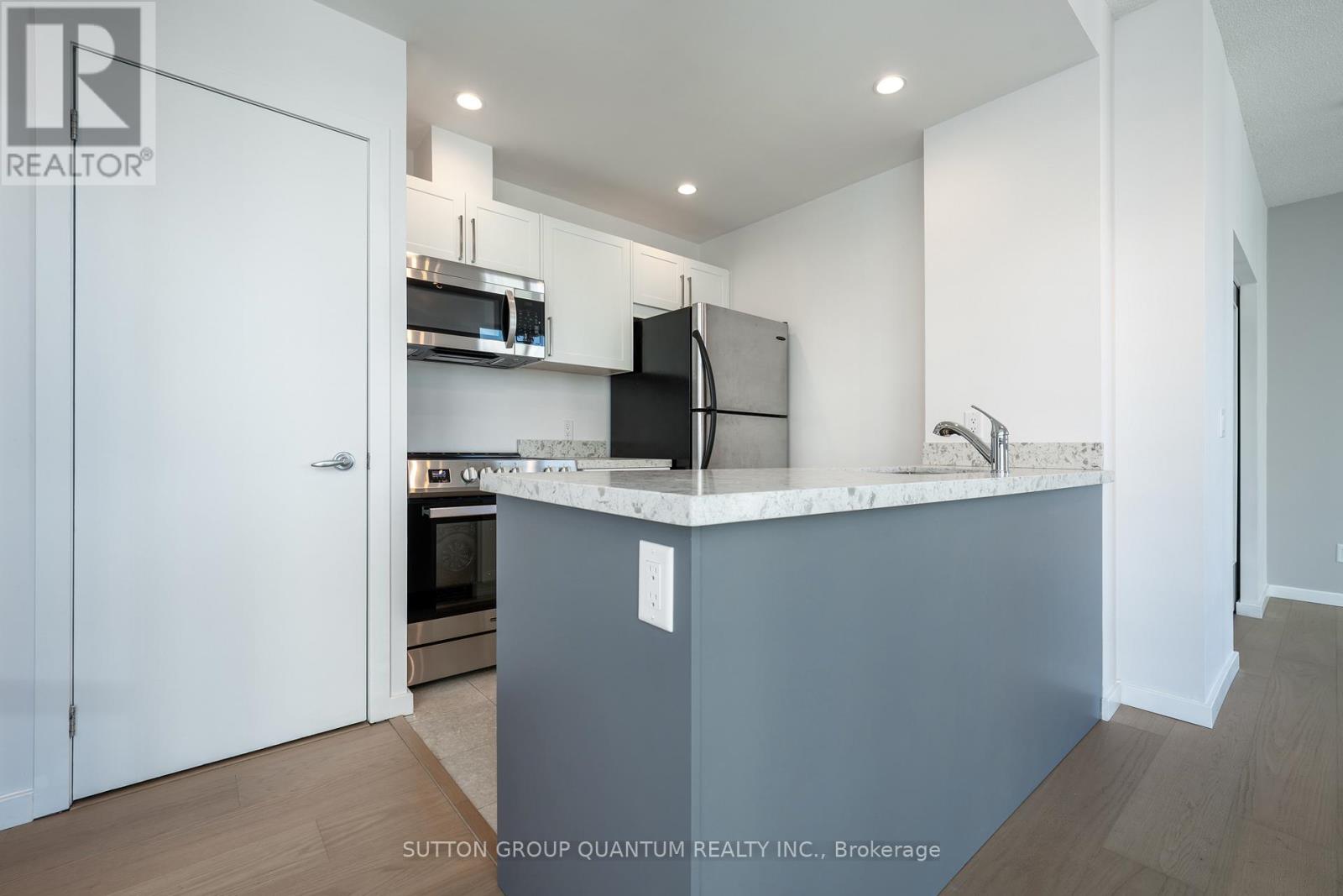 3512 - 208 Queens Quay W, Toronto, Ontario  M5J 2Y5 - Photo 3 - C12777704