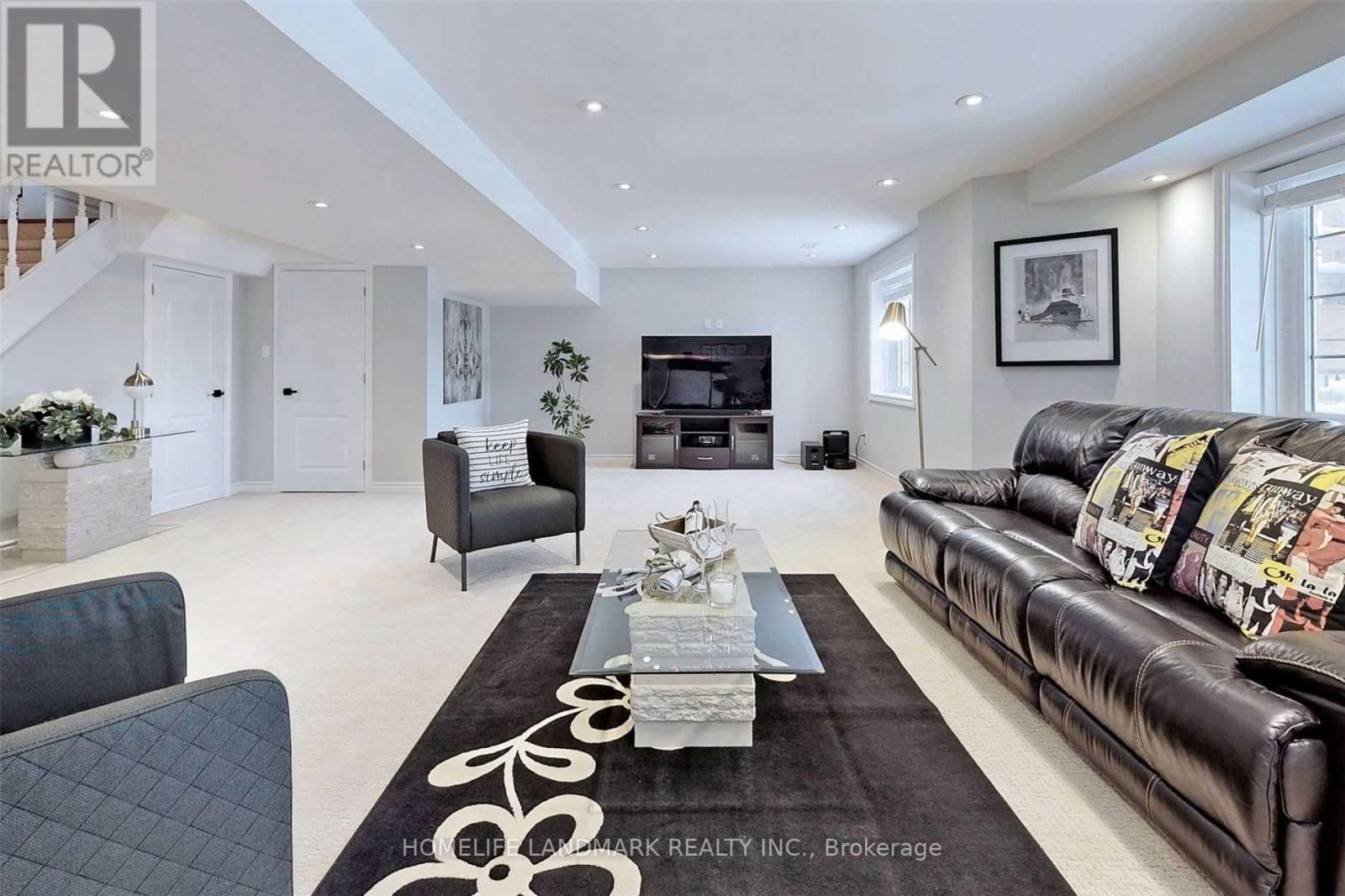 19 Brass Drive, Richmond Hill, Ontario  L4E 4T3 - Photo 8 - N12777722