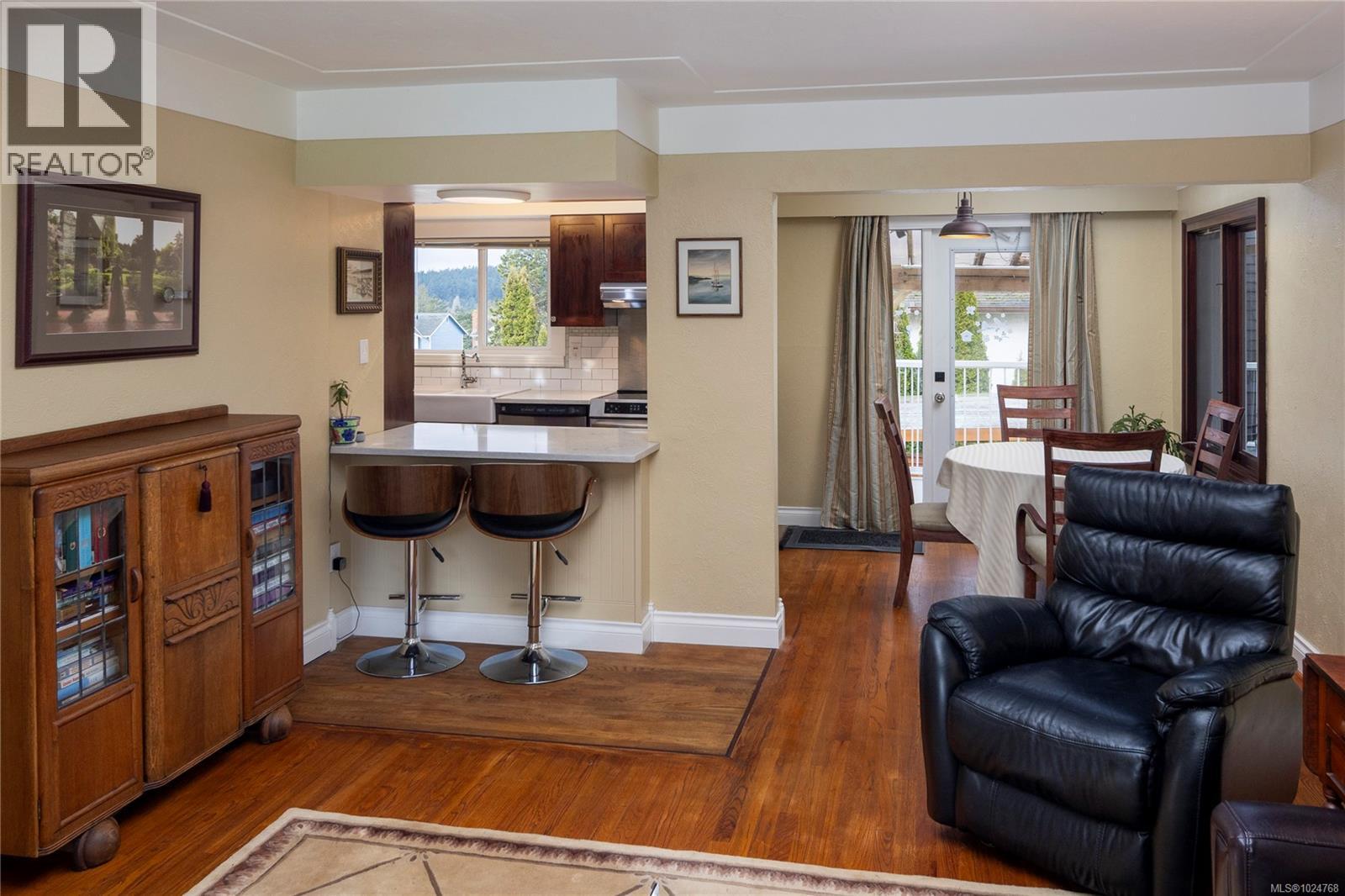 4420 Tyndall Ave, Saanich, British Columbia  V8N 3S1 - Photo 4 - 1024768