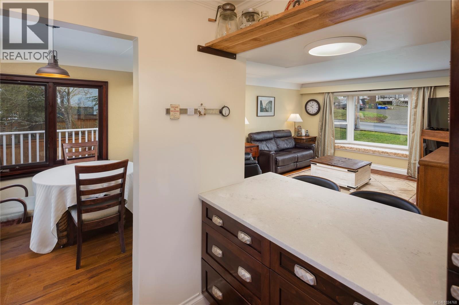 4420 Tyndall Ave, Saanich, British Columbia  V8N 3S1 - Photo 8 - 1024768