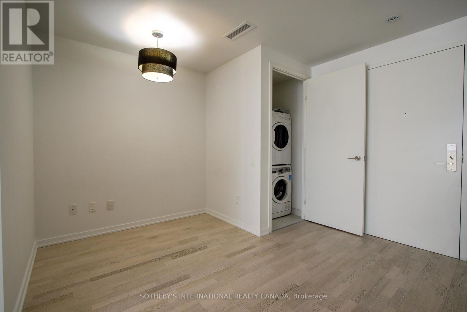 520 - 60 Colborne Street, Toronto, Ontario  M5E 1E3 - Photo 4 - C12777068