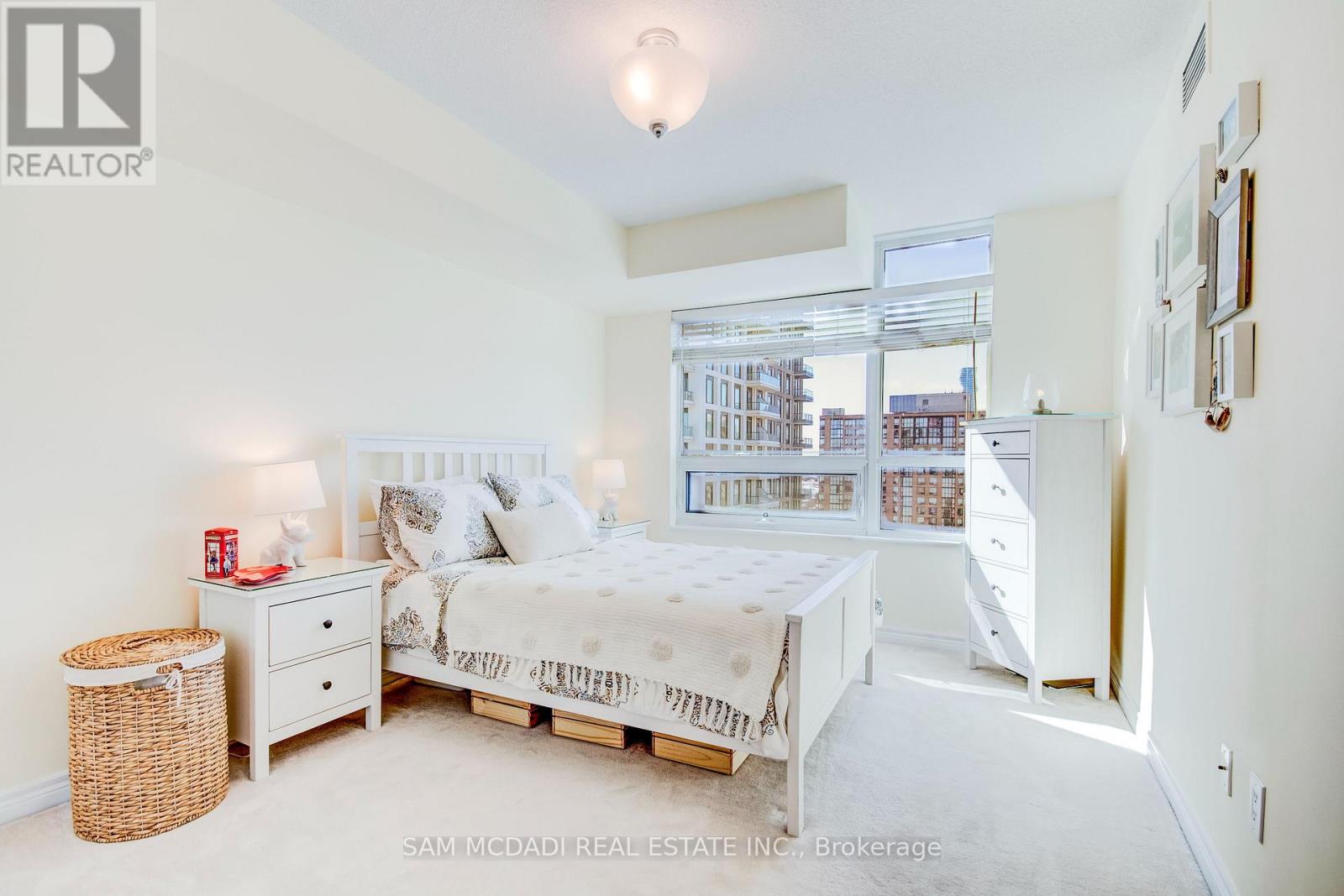 2205 - 208 Enfield Place, Mississauga, Ontario  L5B 0G8 - Photo 12 - W12777716