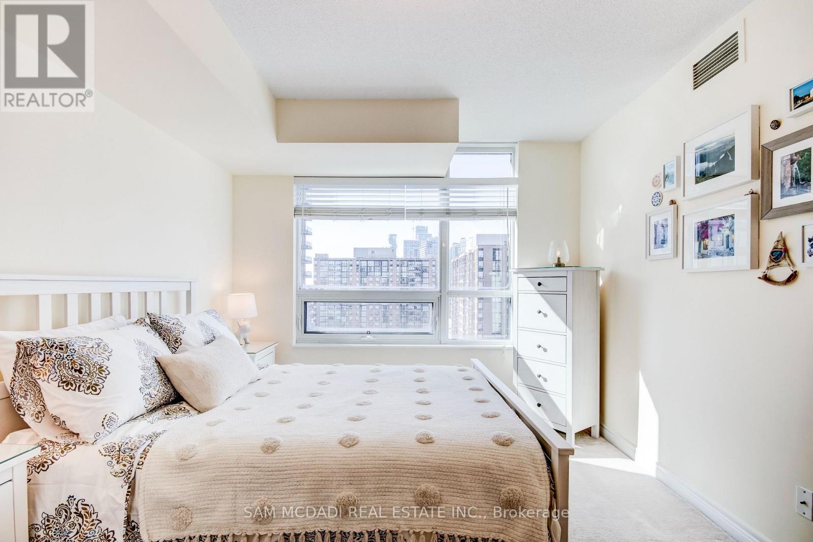 2205 - 208 Enfield Place, Mississauga, Ontario  L5B 0G8 - Photo 13 - W12777716