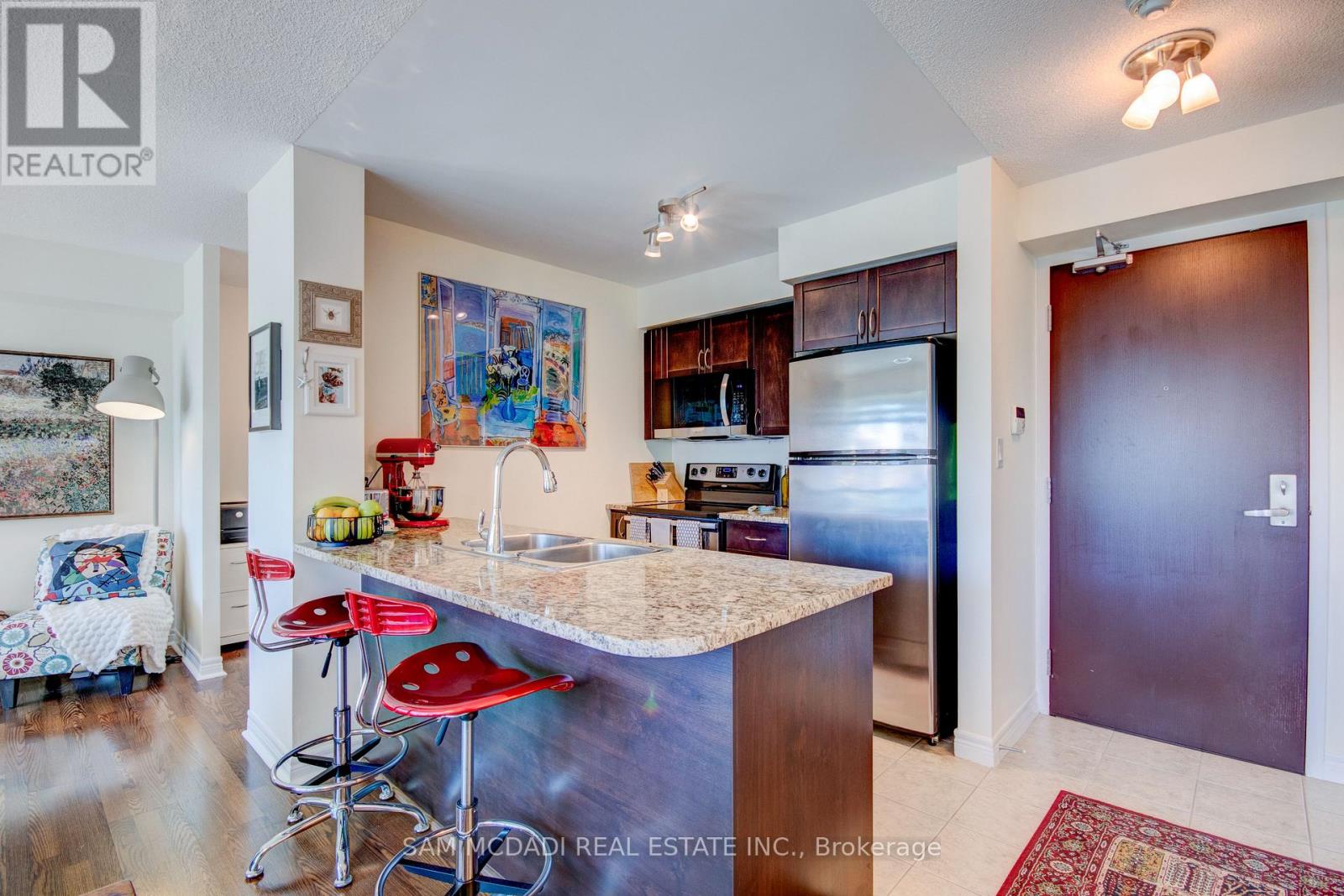 2205 - 208 Enfield Place, Mississauga, Ontario  L5B 0G8 - Photo 4 - W12777716