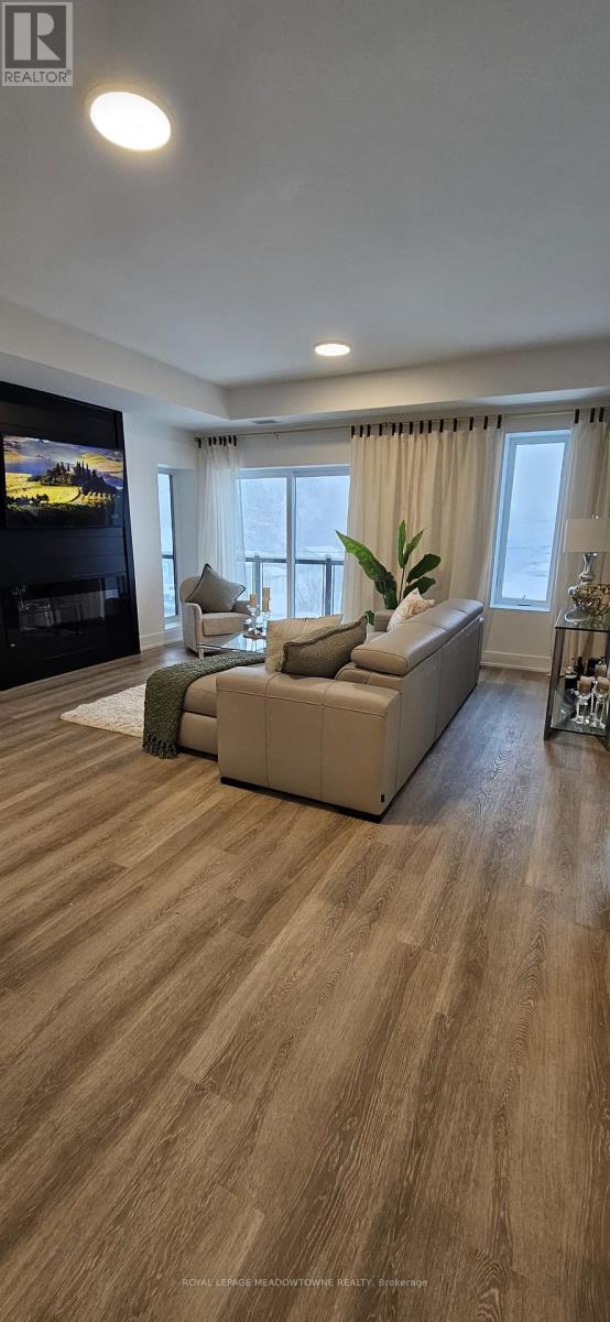 204 - 19b West Street N, Kawartha Lakes, Ontario  K0M 1N0 - Photo 2 - X12777706