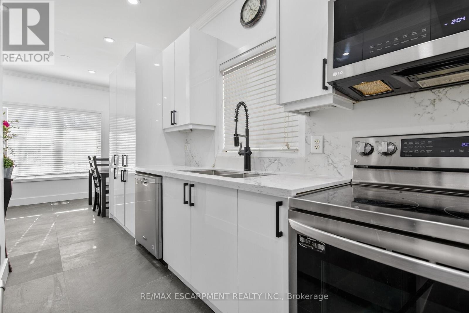 33 Panorama Way, Hamilton, Ontario  L8E 6C6 - Photo 16 - X12777720