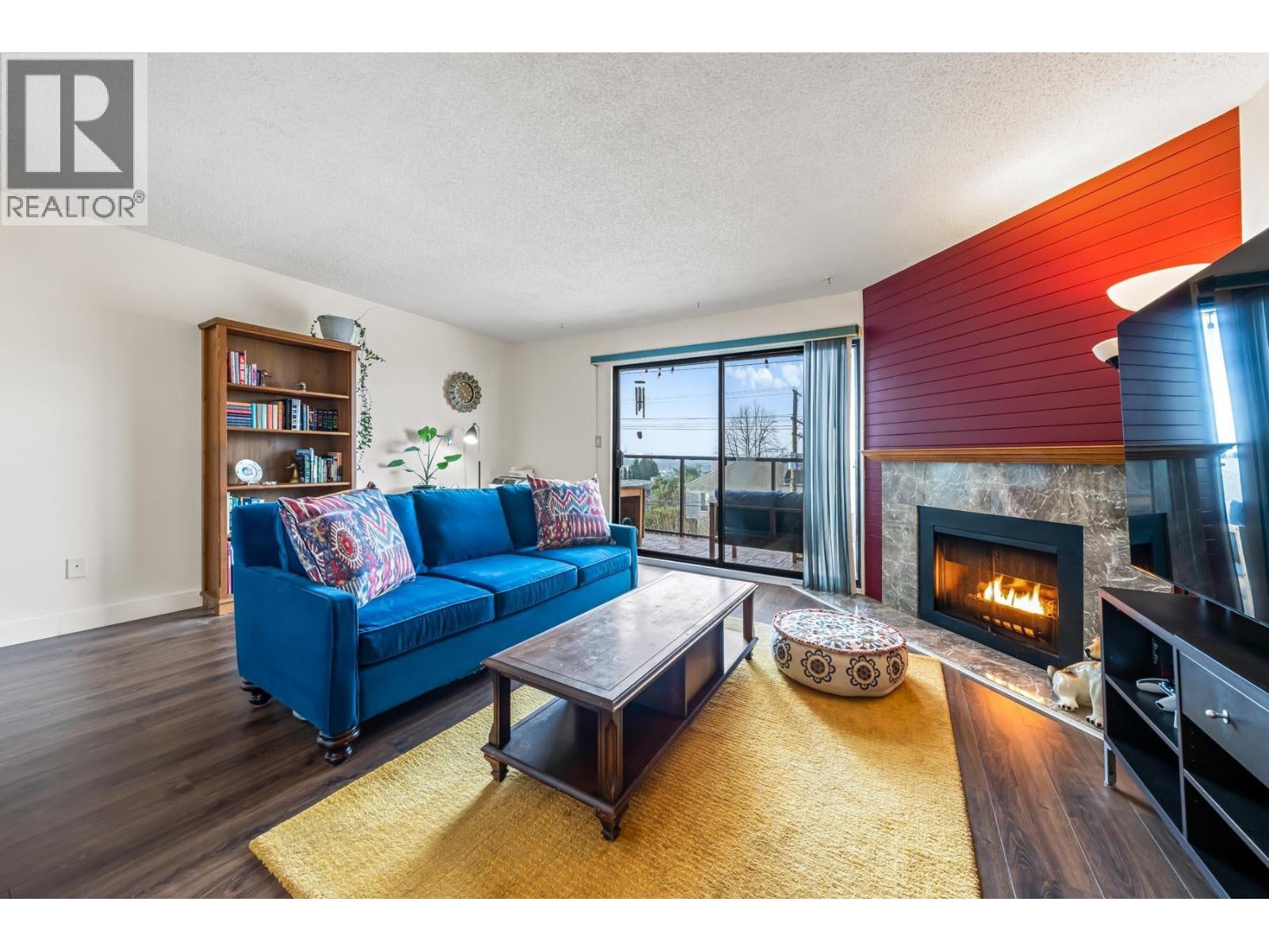 307 315 Tenth Street, New Westminster, British Columbia  V3M 3Y2 - Photo 2 - R3088629