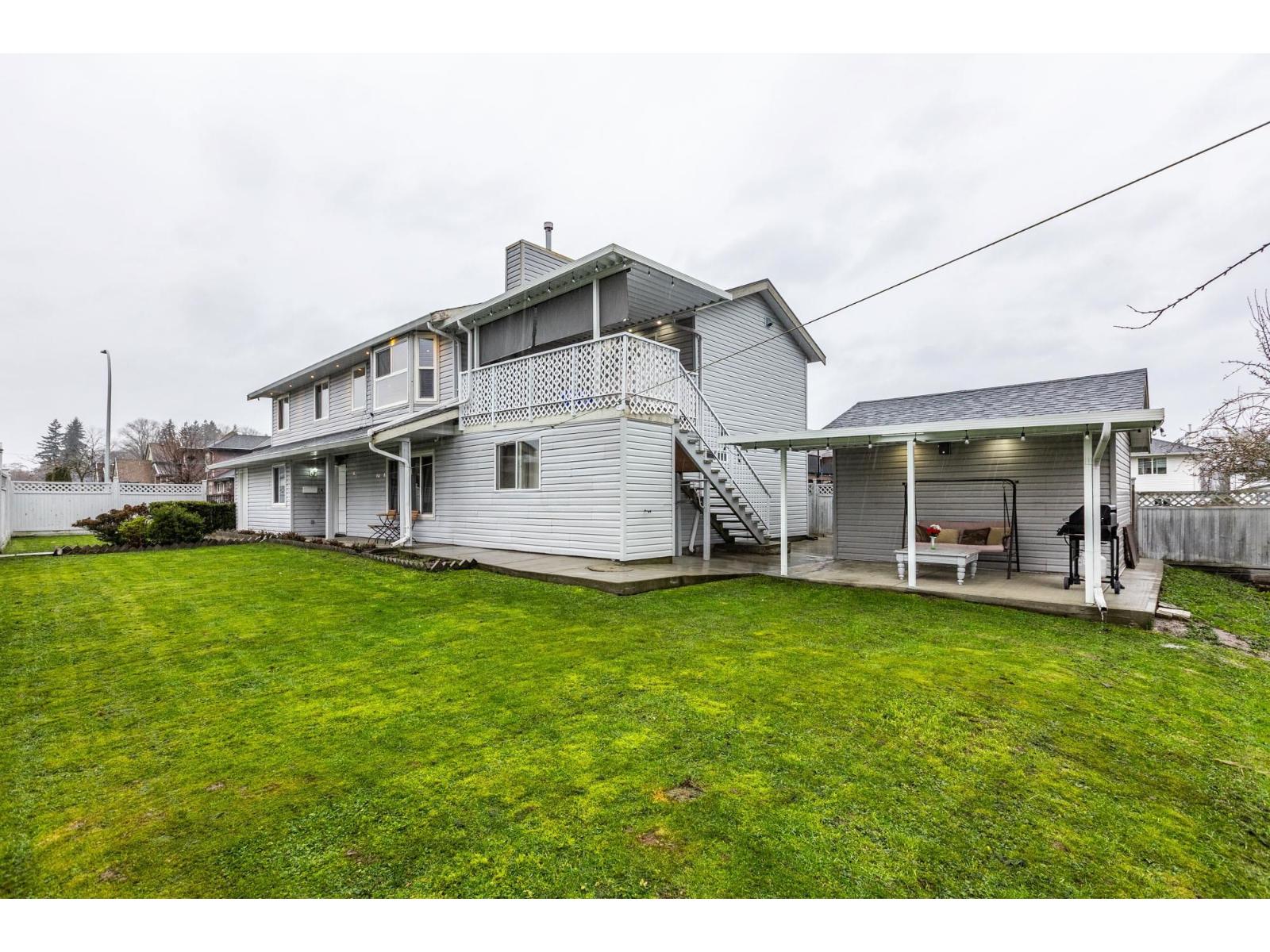 8412 134b Street, Surrey, British Columbia  V3W 0T8 - Photo 3 - R3088403