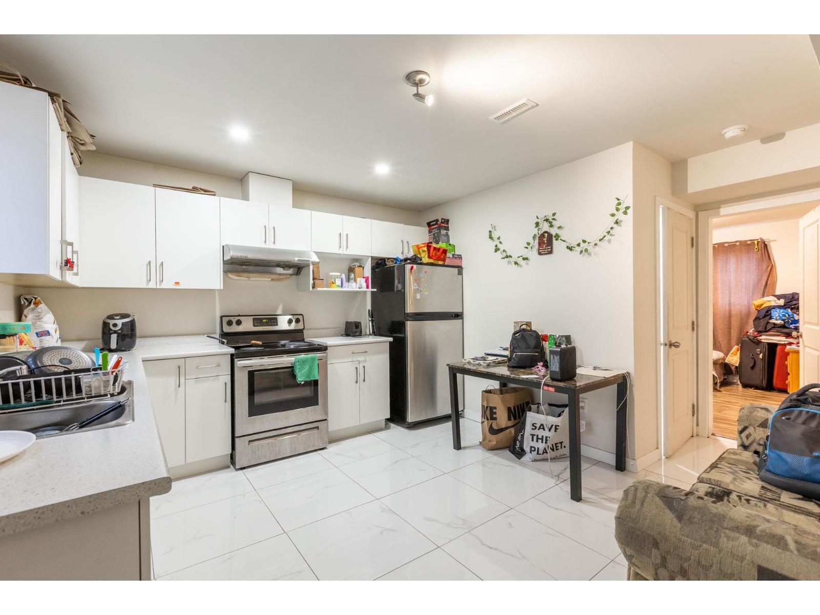 8412 134b Street, Surrey, British Columbia  V3W 0T8 - Photo 5 - R3088403