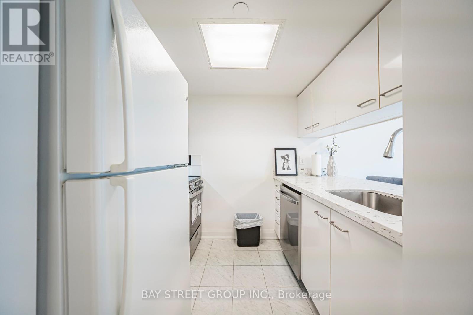 1006 - 38 Elm Street, Toronto, Ontario  M5G 2K5 - Photo 22 - C12776456