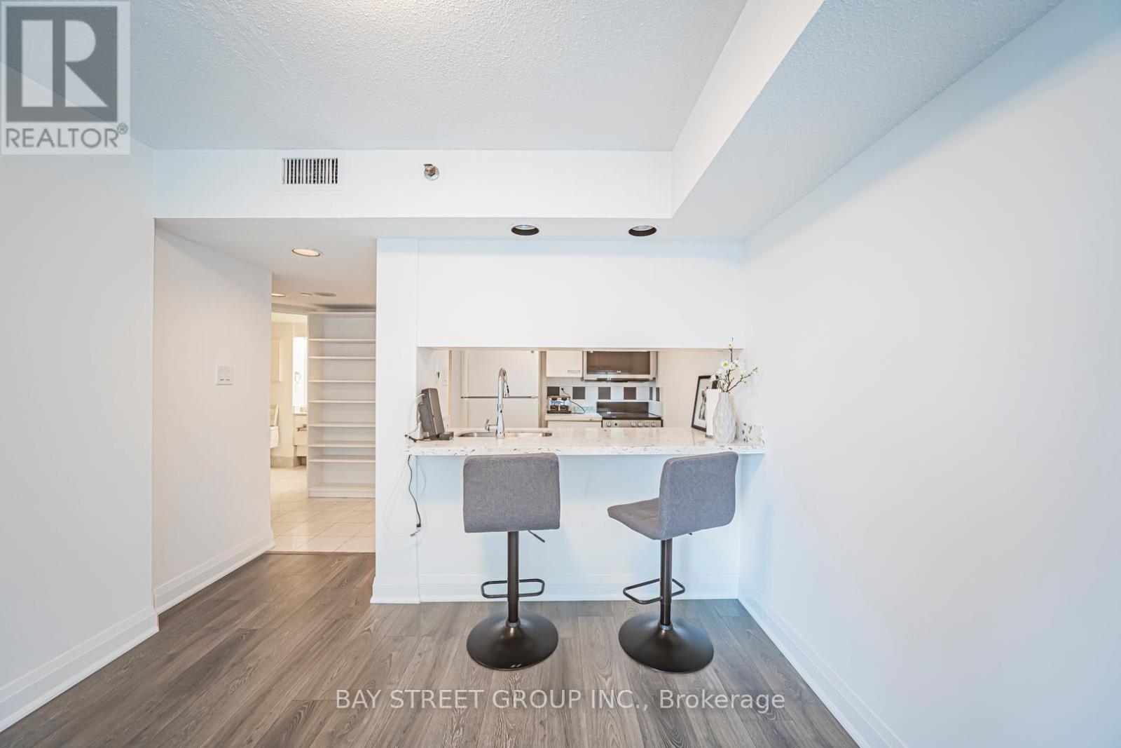 1006 - 38 Elm Street, Toronto, Ontario  M5G 2K5 - Photo 25 - C12776456