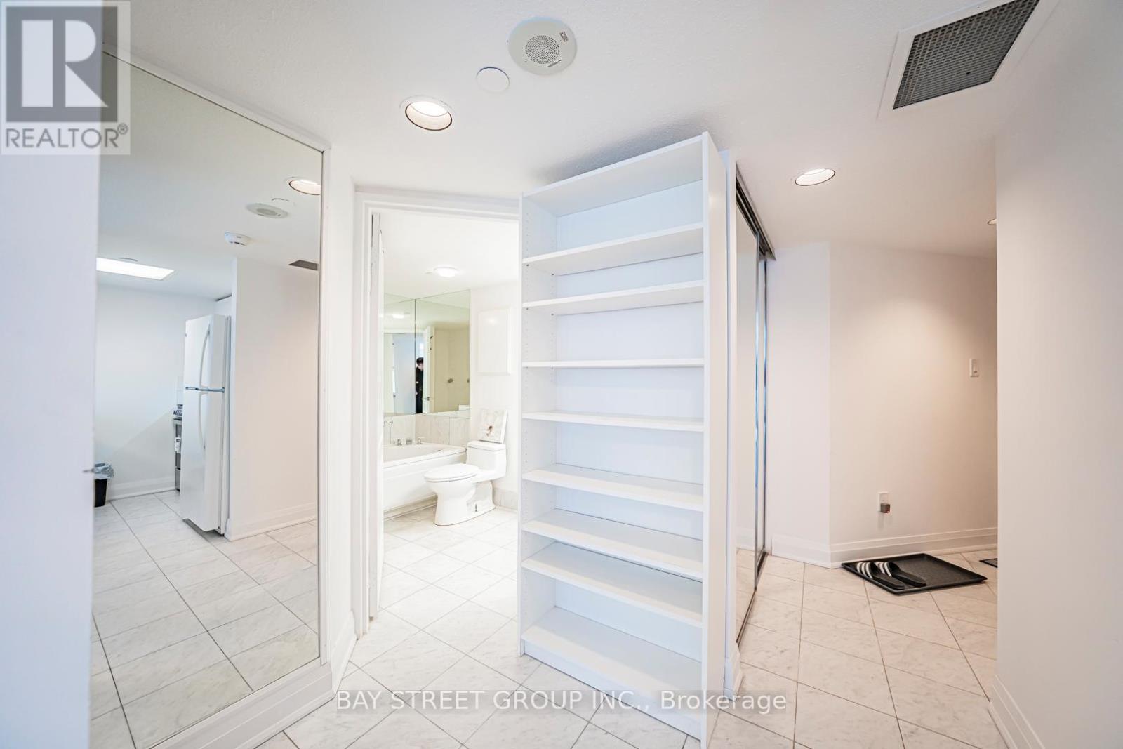 1006 - 38 Elm Street, Toronto, Ontario  M5G 2K5 - Photo 34 - C12776456