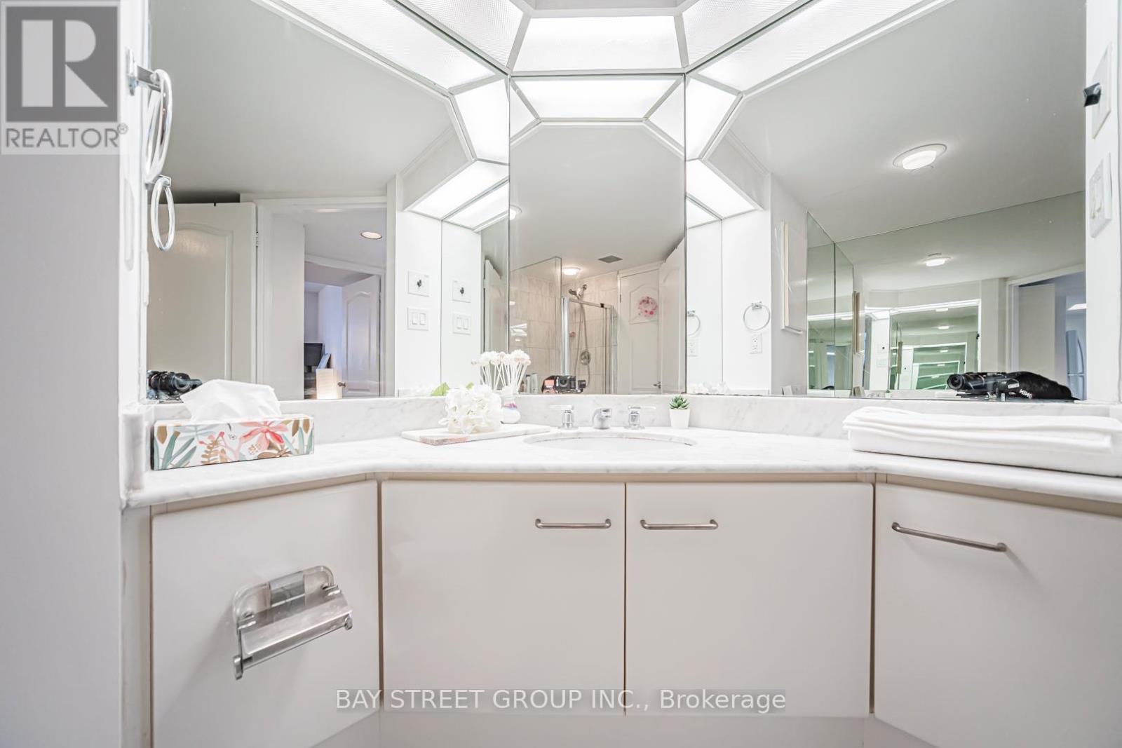 1006 - 38 Elm Street, Toronto, Ontario  M5G 2K5 - Photo 38 - C12776456