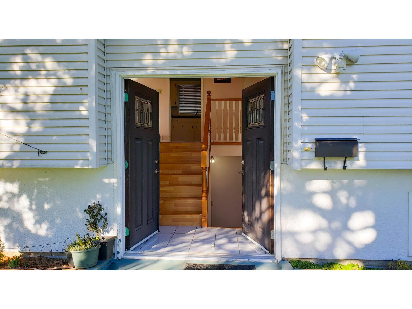 2449 Adelaide Street, Abbotsford, British Columbia  V2T 3L9 - Photo 9 - R3075087