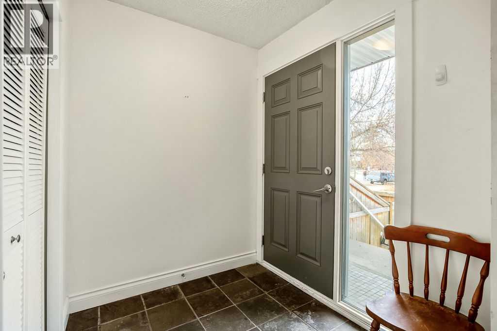 1, 1939 25a Street Sw, Calgary, Alberta  T3E 1Y6 - Photo 4 - A2285500