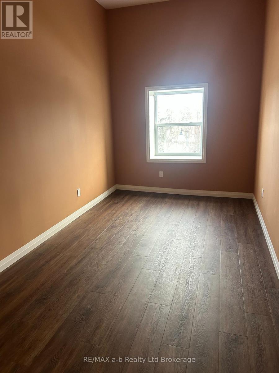 Upper #a - 136 Thames Street S, Ingersoll, Ontario  N5C 2T4 - Photo 3 - X12777748