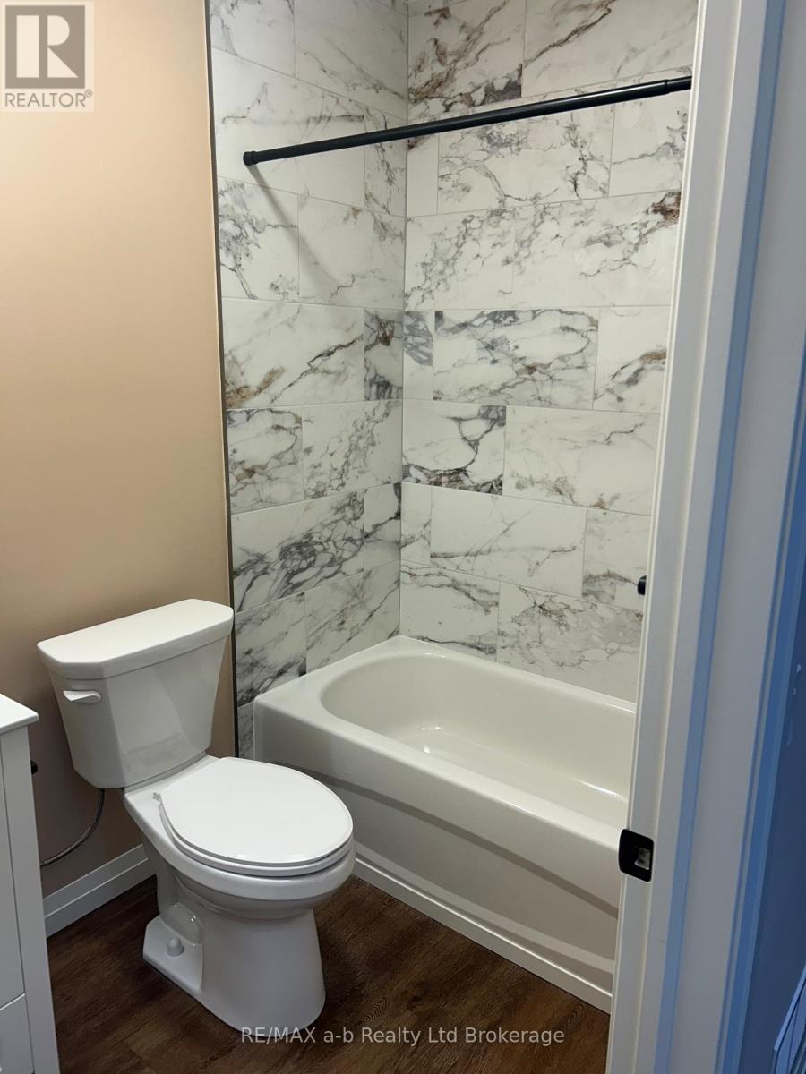 Upper #a - 136 Thames Street S, Ingersoll, Ontario  N5C 2T4 - Photo 6 - X12777748