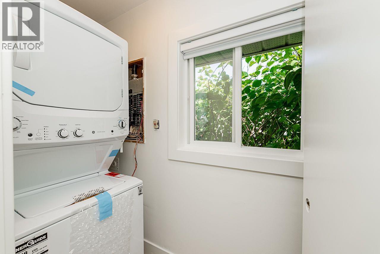 1741 Salisbury Avenue, Port Coquitlam, British Columbia  V3B 1X6 - Photo 12 - R3088368