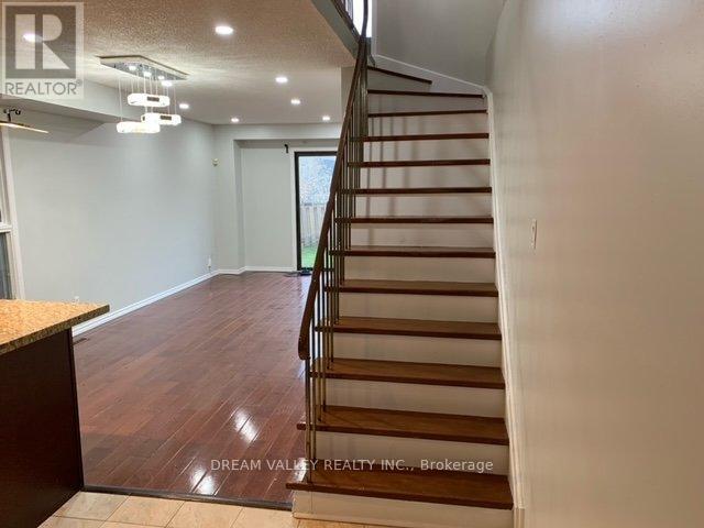 20 Glanvil Crescent, Toronto, Ontario  M1B 4R8 - Photo 2 - E12777732