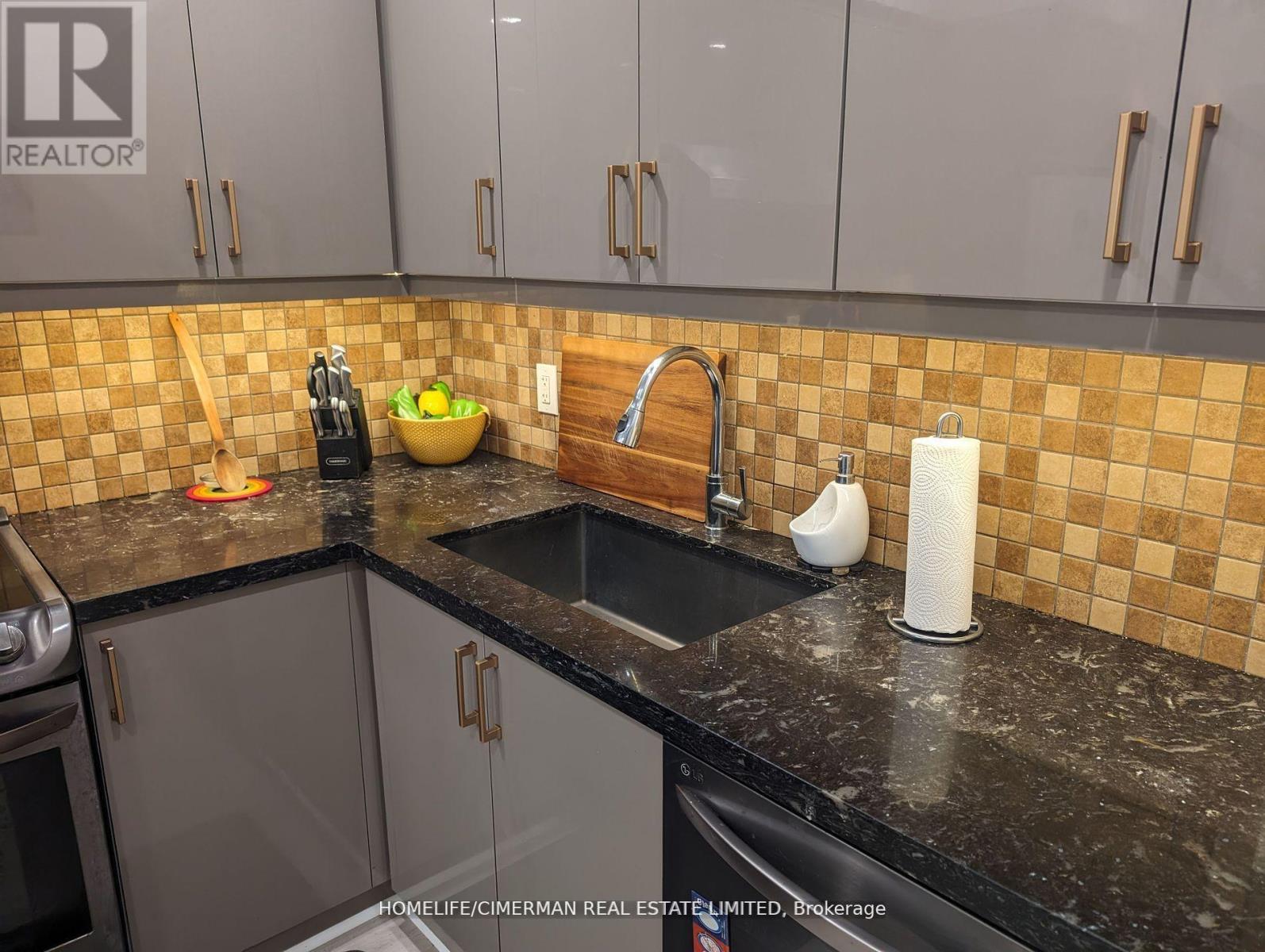 46 - 46 Foster Crescent, Brampton, Ontario  L6V 3M7 - Photo 5 - W12777752