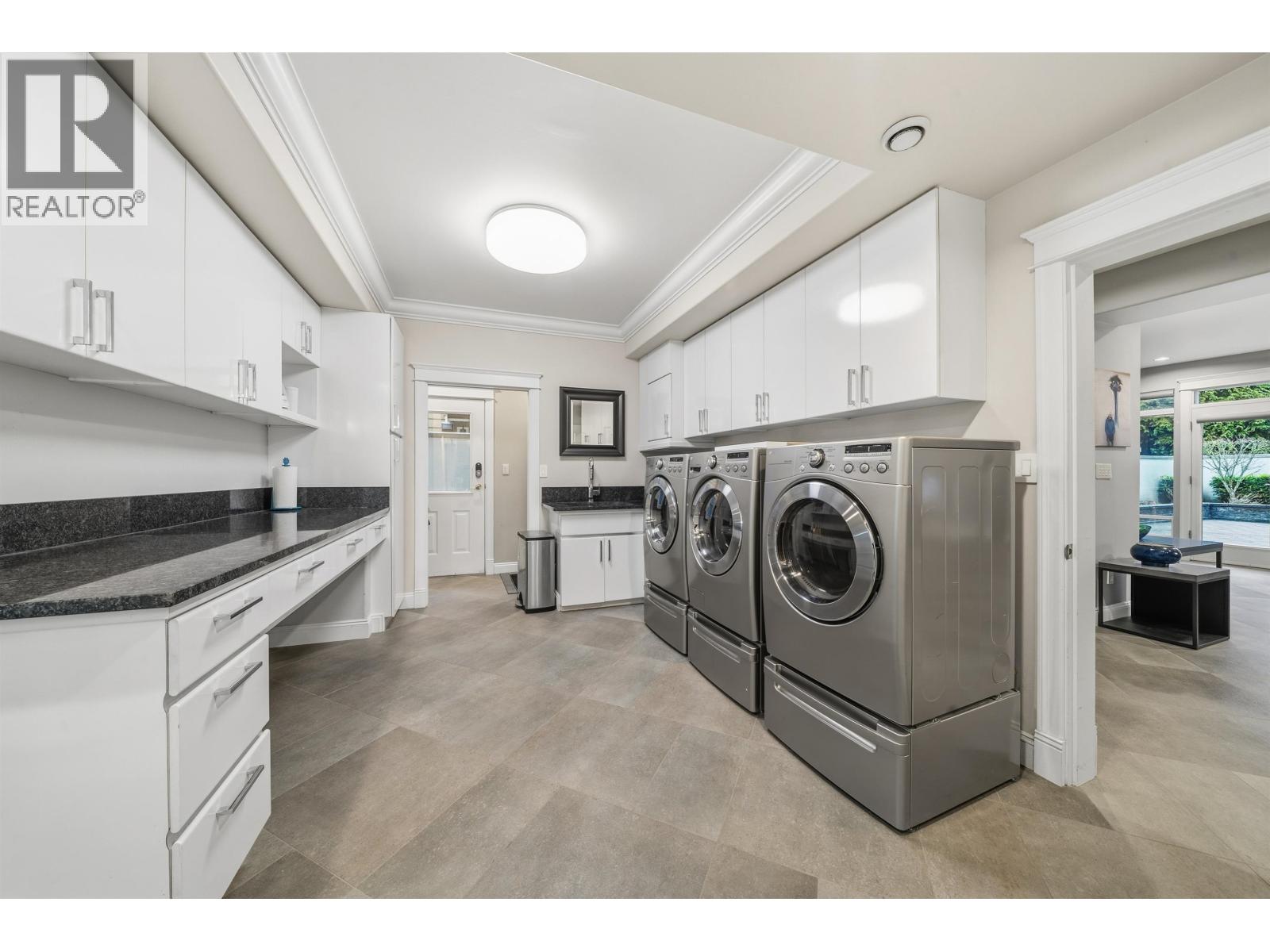 1131 Milford Avenue, Coquitlam, British Columbia  V3J 2V4 - Photo 8 - R3088457