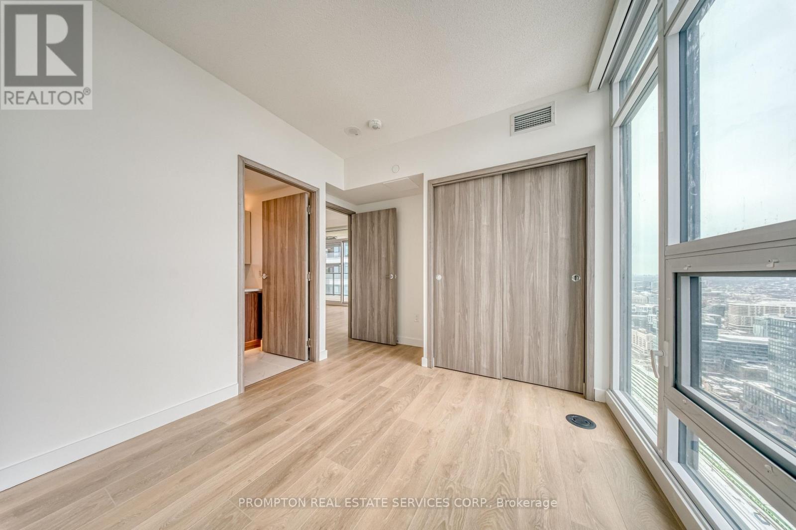 4708 - 1 Concord Cityplace Way, Toronto, Ontario  M5V 0X3 - Photo 18 - C12770256