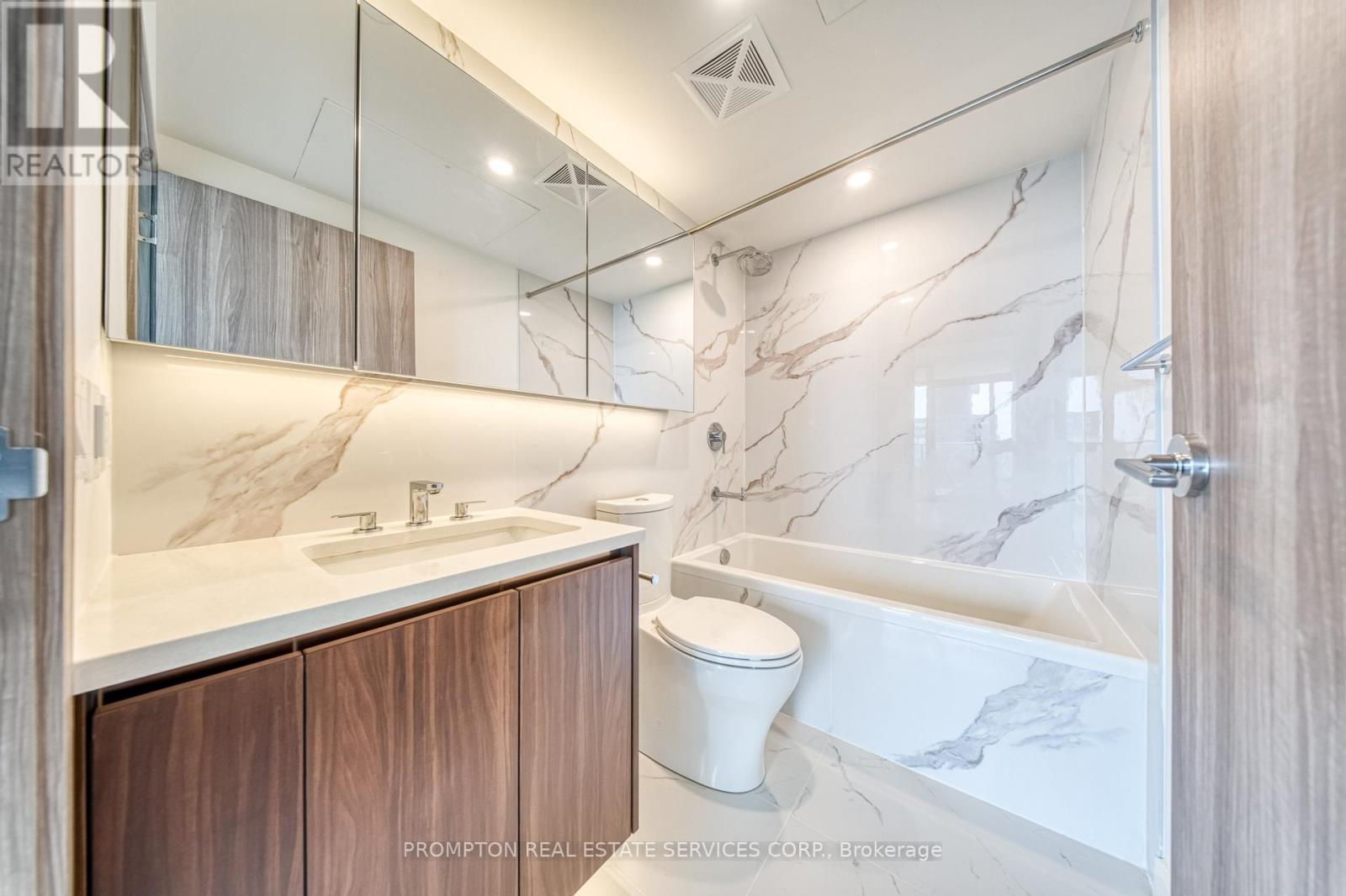 4708 - 1 Concord Cityplace Way, Toronto, Ontario  M5V 0X3 - Photo 26 - C12770256