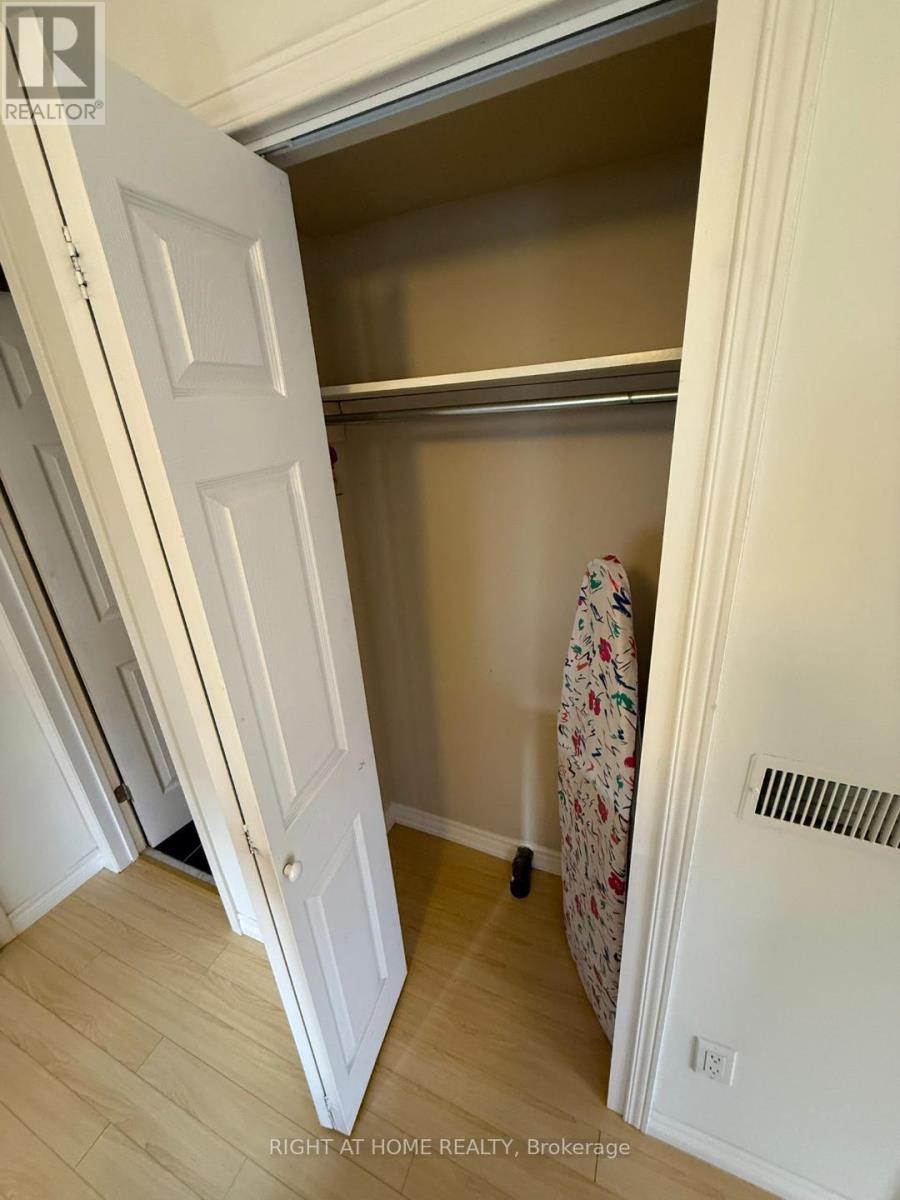 Main Floor Garden Level - 25 Silas Hill Drive, Toronto, Ontario  M2J 2X8 - Photo 13 - C12777774