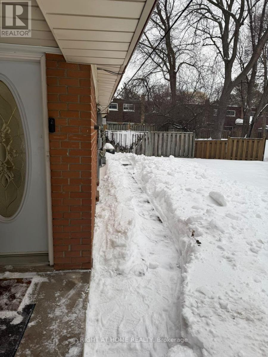 Main Floor Garden Level - 25 Silas Hill Drive, Toronto, Ontario  M2J 2X8 - Photo 16 - C12777774