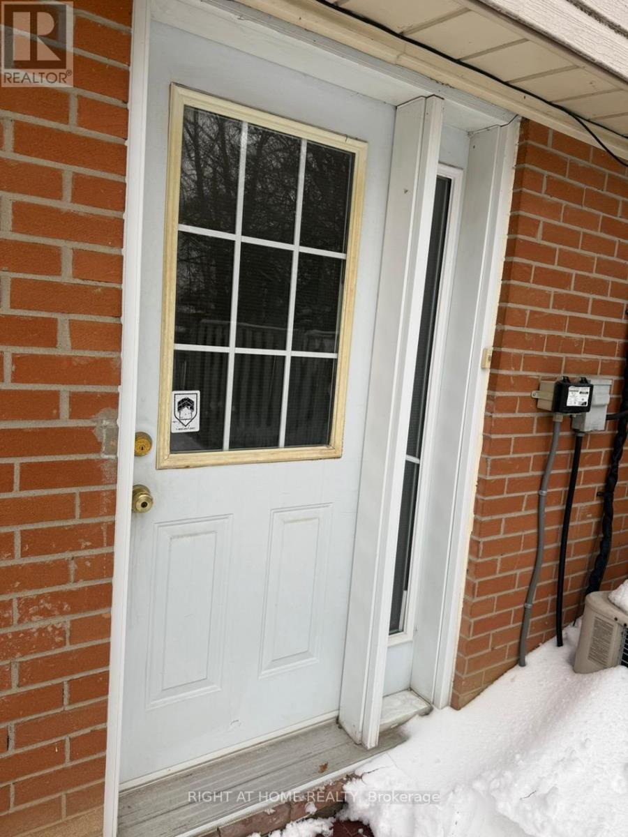 Main Floor Garden Level - 25 Silas Hill Drive, Toronto, Ontario  M2J 2X8 - Photo 18 - C12777774