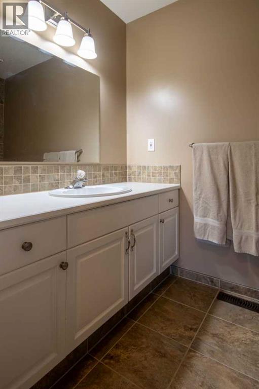 B, 303 Centre Street N, Sundre, Alberta  T0M 1X0 - Photo 12 - A2284925