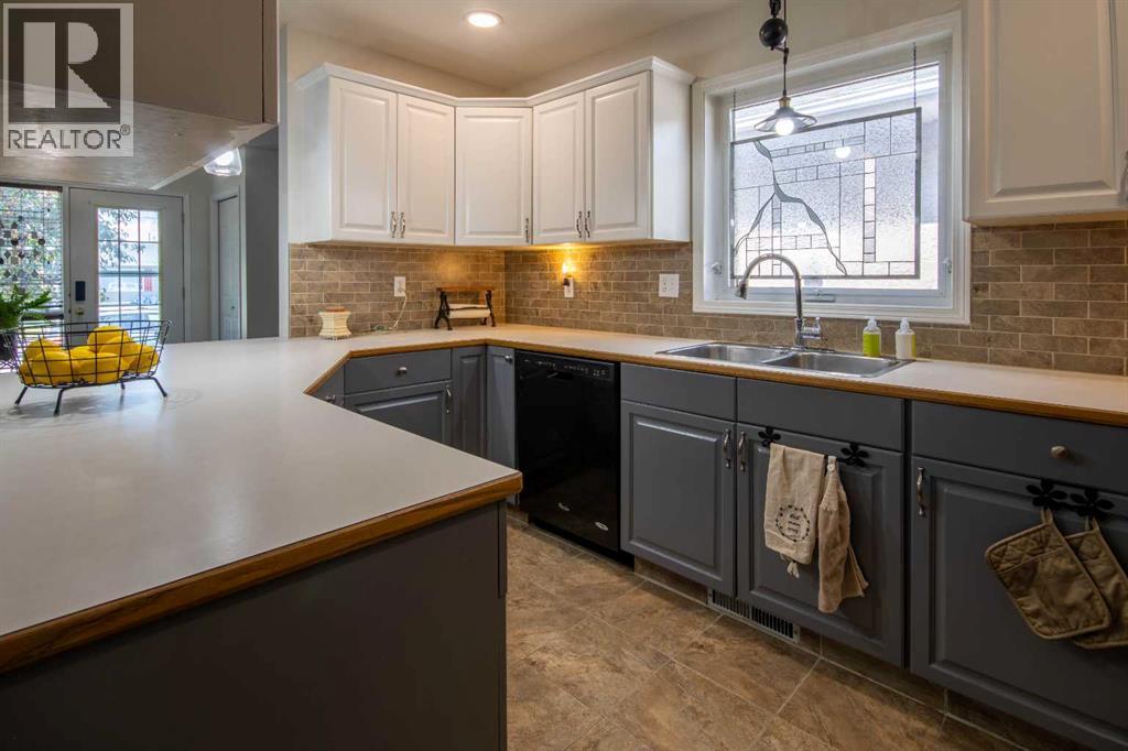 B, 303 Centre Street N, Sundre, Alberta  T0M 1X0 - Photo 8 - A2284925