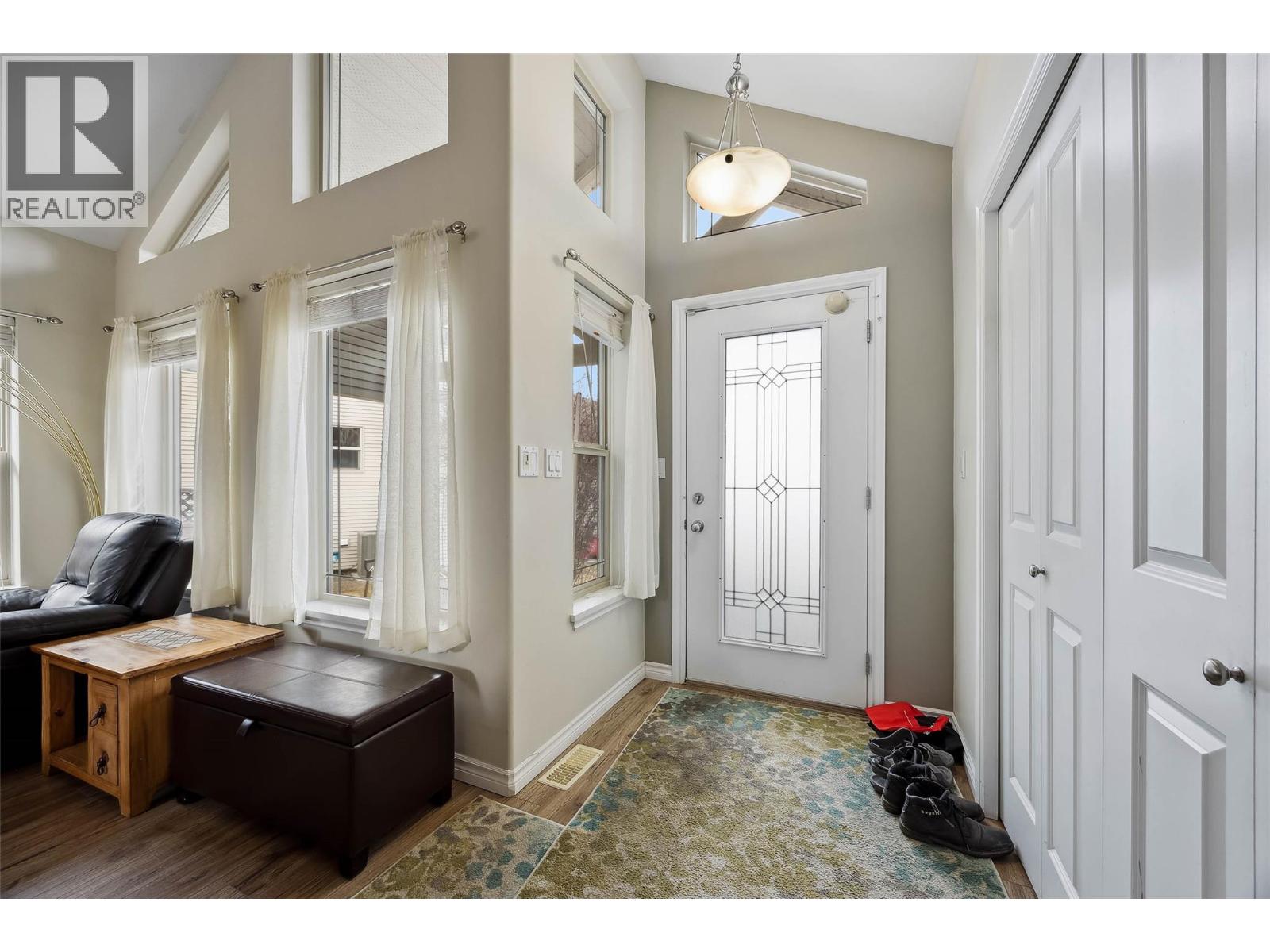 1925 Englemann Court, Kamloops, British Columbia  V1S 1X9 - Photo 7 - 10375634