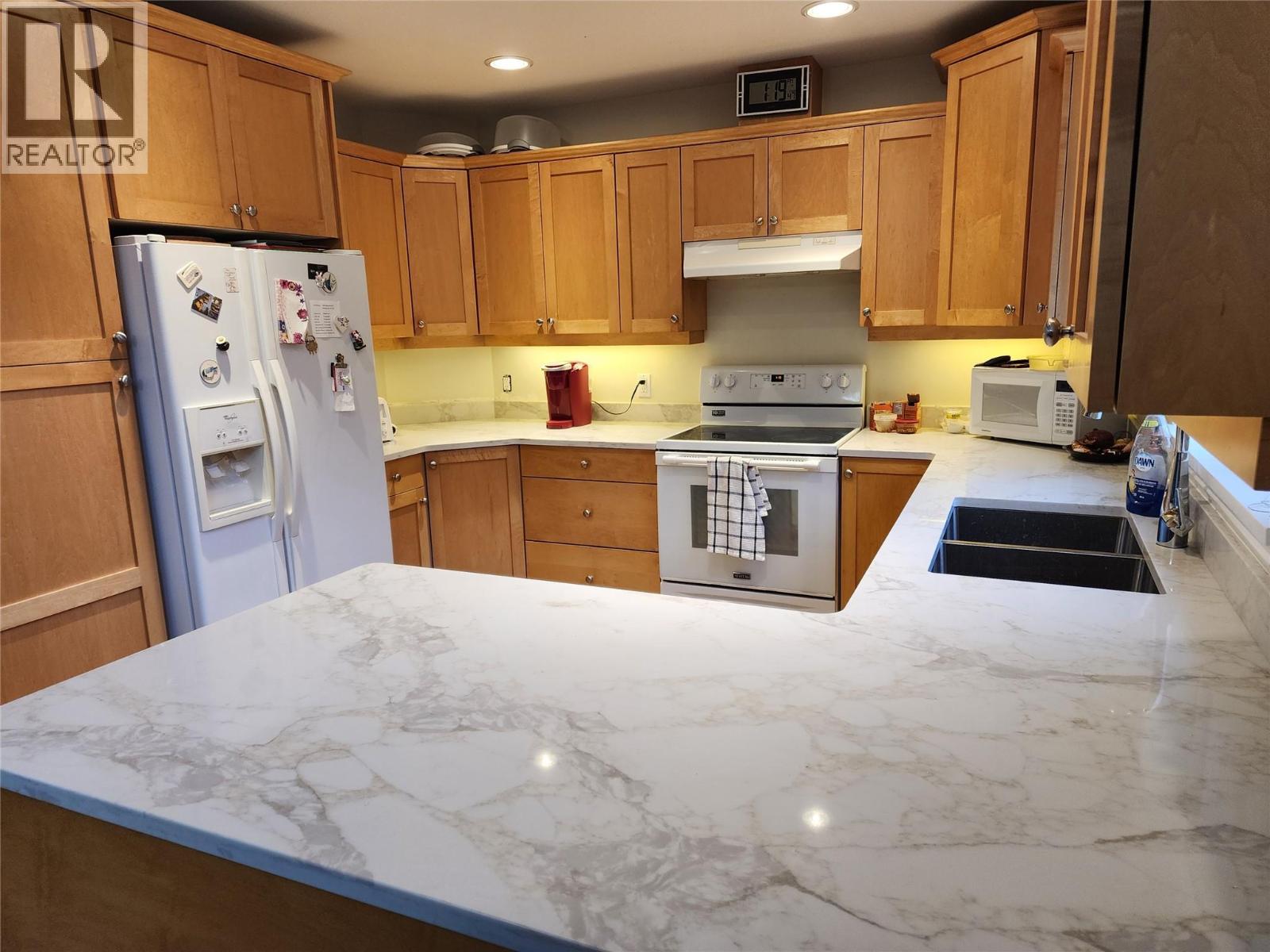 1925 Englemann Court, Kamloops, British Columbia  V1S 1X9 - Photo 3 - 10375634