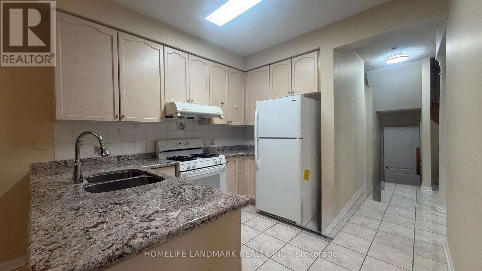 25 Grover Hill Avenue, Richmond Hill, Ontario  L4S 1S5 - Photo 4 - N12777778