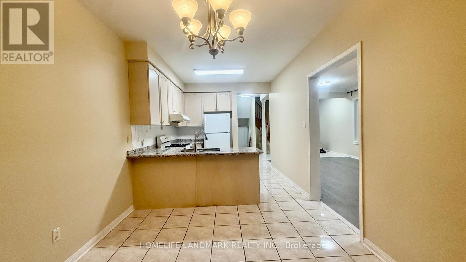 25 Grover Hill Avenue, Richmond Hill, Ontario  L4S 1S5 - Photo 5 - N12777778