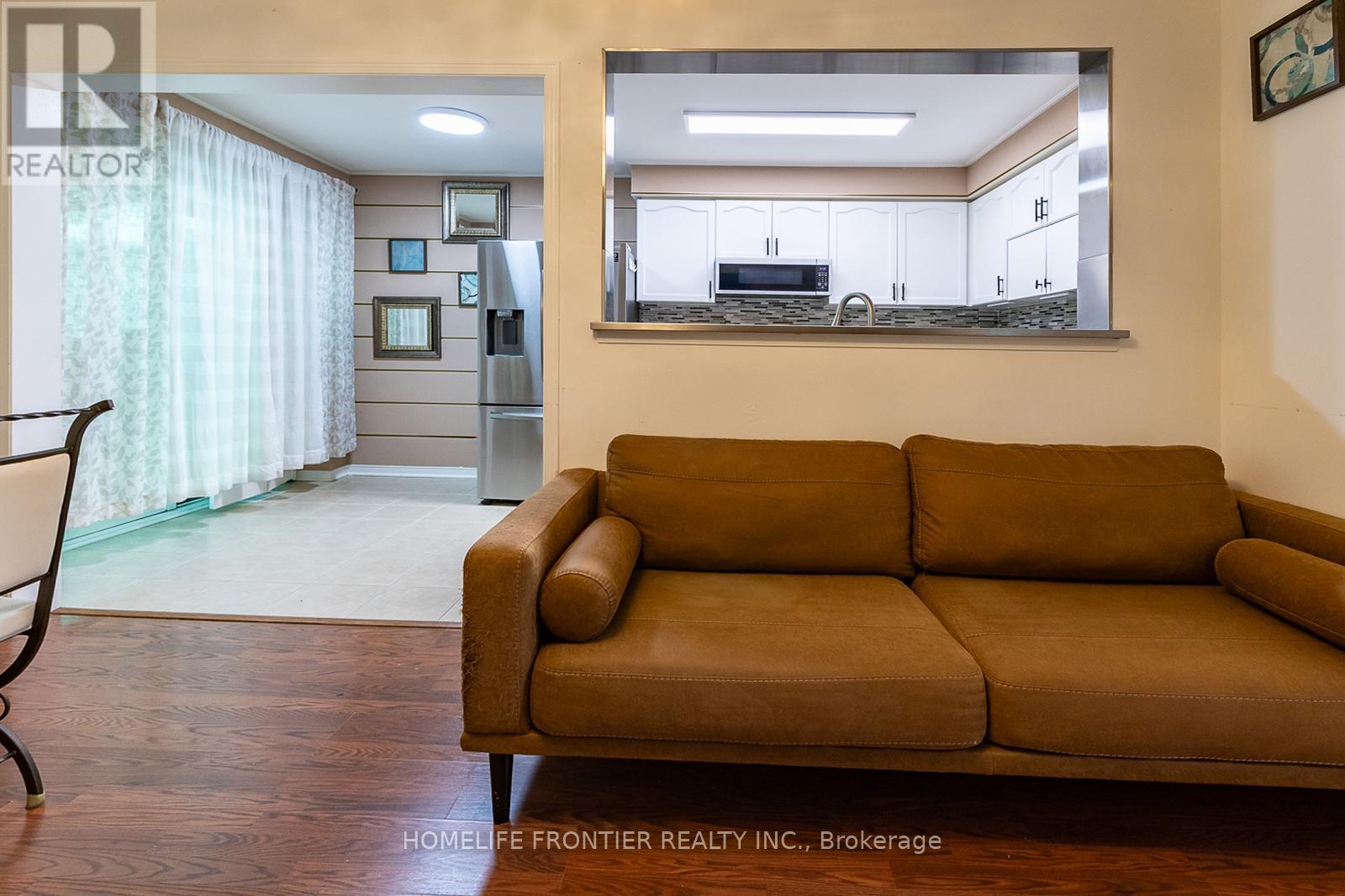 65 West Park Avenue, Bradford West Gwillimbury, Ontario  L3Z 0A7 - Photo 11 - N12777812