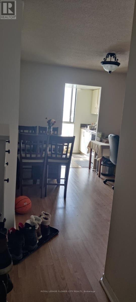 816 - 145 Hillcrest Avenue, Mississauga, Ontario  L5B 3Z1 - Photo 4 - W12777762