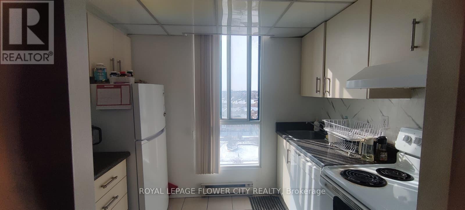 816 - 145 Hillcrest Avenue, Mississauga, Ontario  L5B 3Z1 - Photo 9 - W12777762