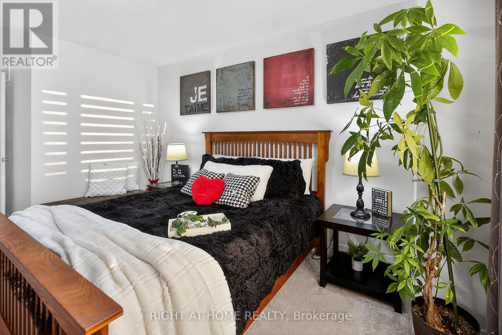 1802 Mitoff Place, Mississauga, Ontario  L4W 0E8 - Photo 14 - W12777800